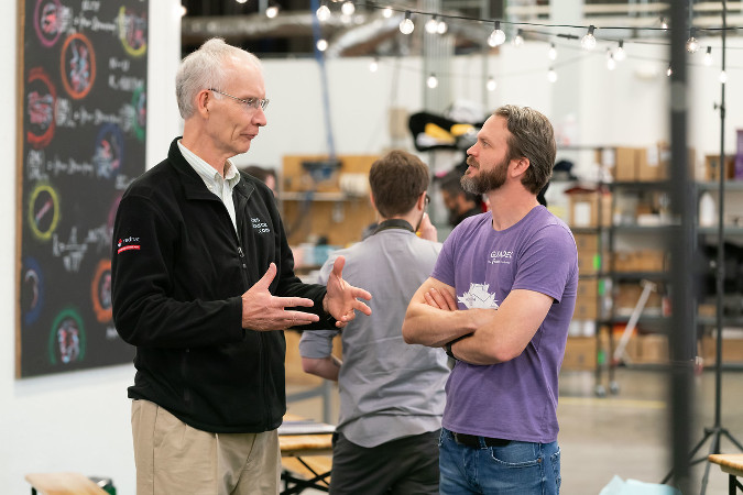 Don Watkins speaks with System76 CEO Carl Richell at the Thelio launch event. 在 Thelio 启动时 Don Watkins 与 System76 的 CEO Carl Richell 谈话