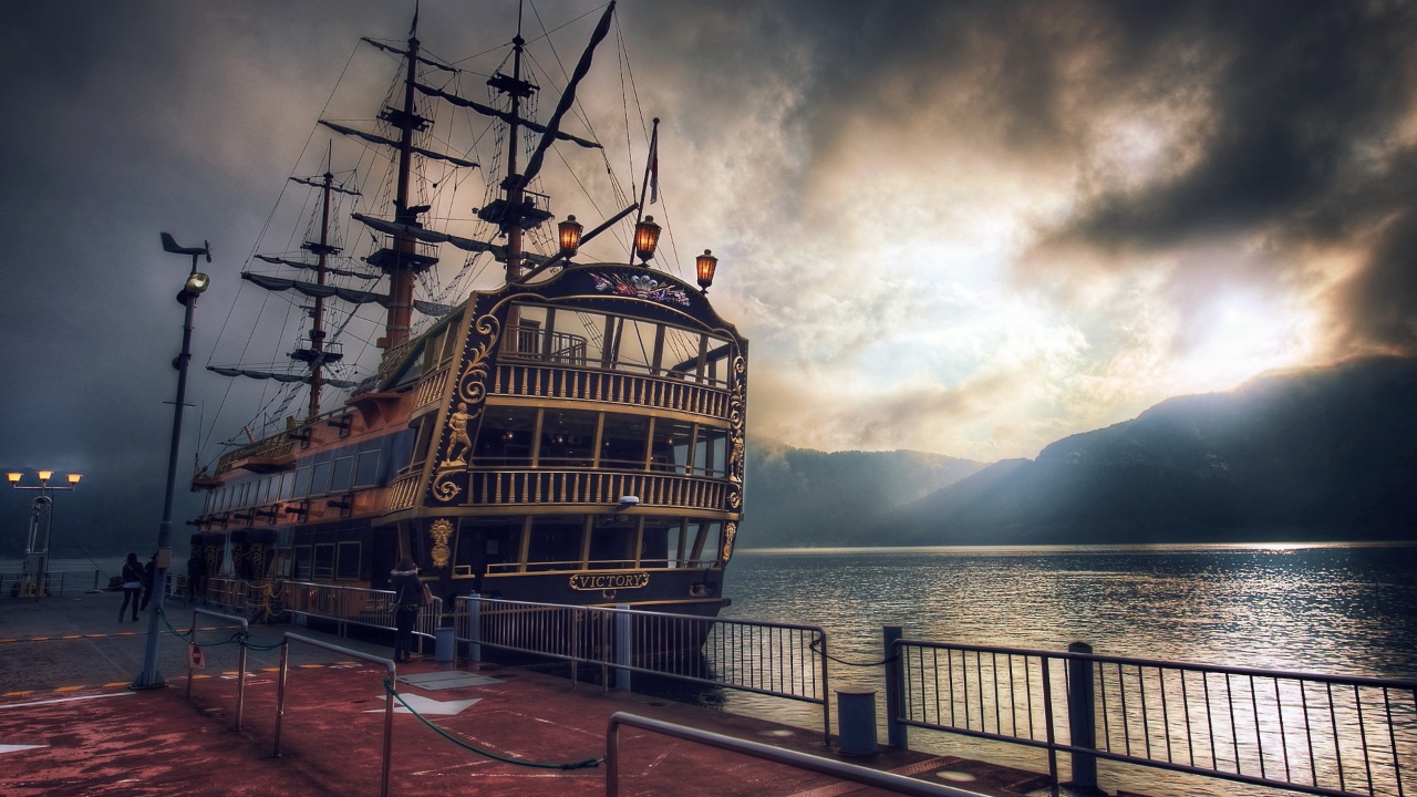 Ships at sea on the web