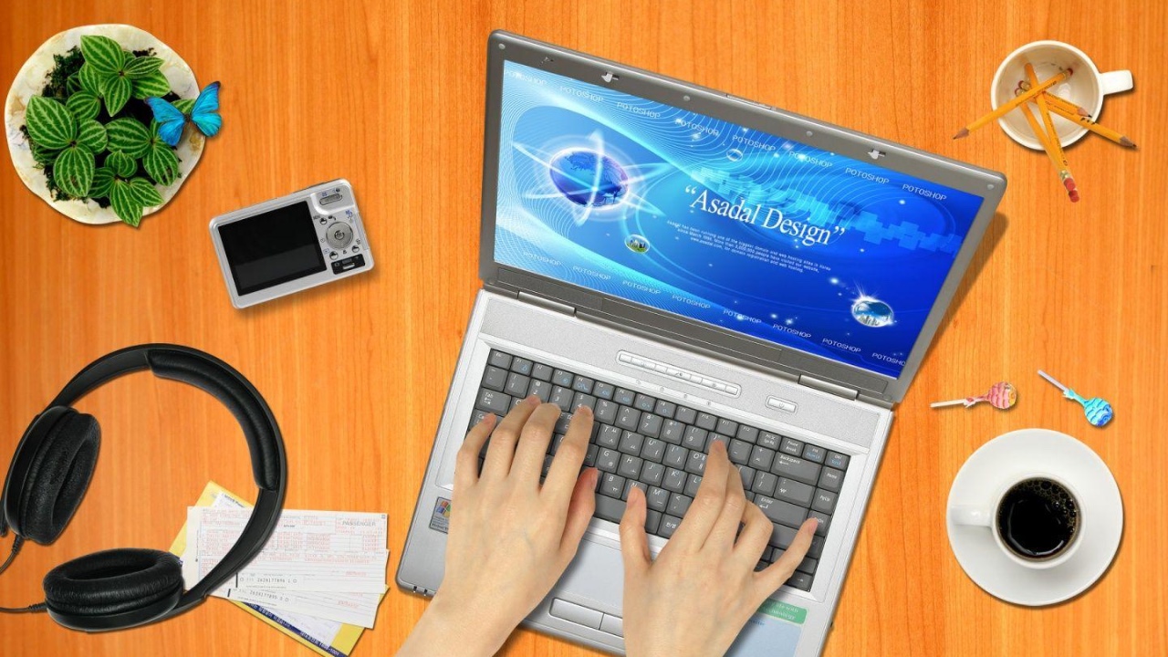 Digital images of a computer desktop