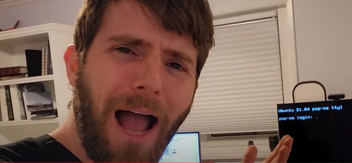 意识到他的 Pop!_OS 彻底出乱子后的 Linus Sebastian(不是 Torvalds)