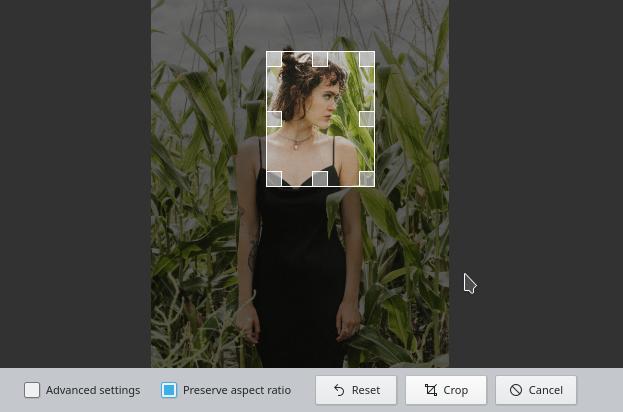 Cropping a photo in Gwenview Cropping a photo in Gwenview